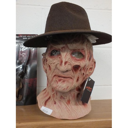 28 - TRICK OR TREAT STUDIOS NIGHTMARE on ELM STREET Part 4 Deluxe FREDDY MASK WITH HAT & GLOVE - AS NEW