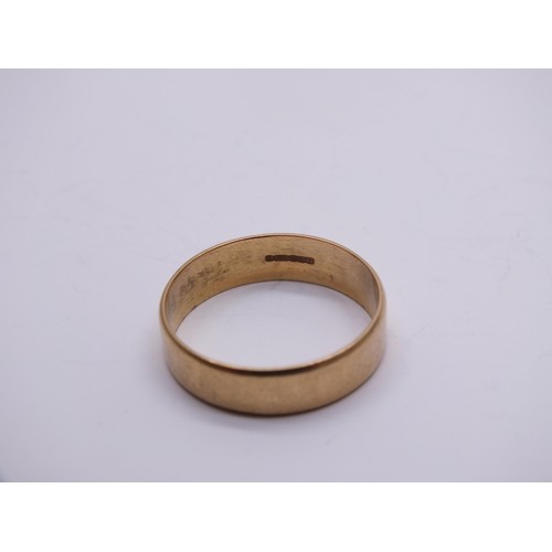 84 - 18ct YELLOW GOLD WEDDING BAND RING SIZE P, Weight 3.2g