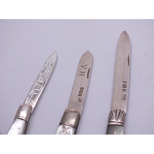 66 - 3x STERLING SILVER & MOTHER OF PEARL FRUIT KNIVES