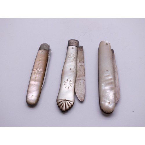 63 - 2x STERLING SILVER & MOTHER OF PEARL FRUIT KNIVES PLUS ONE MOTHER OF PEARL FRUIT KNIFE