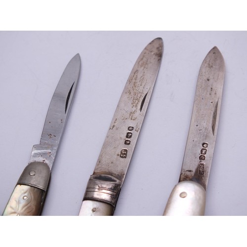 63 - 2x STERLING SILVER & MOTHER OF PEARL FRUIT KNIVES PLUS ONE MOTHER OF PEARL FRUIT KNIFE