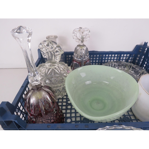 177 - 2x TRAYS OF GLASSWARE TO INCLUDE BOWLS, BELLS, ASHTRAYS ETC