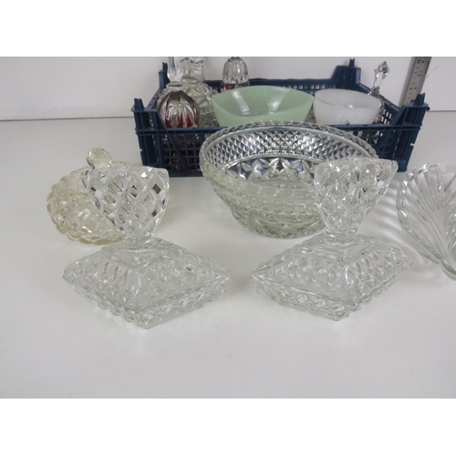 177 - 2x TRAYS OF GLASSWARE TO INCLUDE BOWLS, BELLS, ASHTRAYS ETC