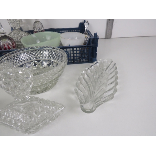 177 - 2x TRAYS OF GLASSWARE TO INCLUDE BOWLS, BELLS, ASHTRAYS ETC