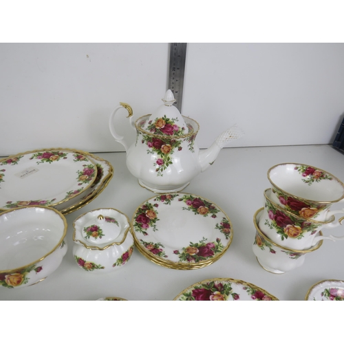 327 - 24 PIECE ROYAL ALBERT OLD COUNTRY ROSES CHINA TEA SET - TO INCLUDE 17 TRINKETS, 6 SIDE PLATES, CUPS ... 