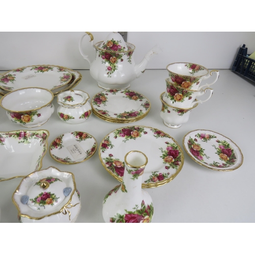 327 - 24 PIECE ROYAL ALBERT OLD COUNTRY ROSES CHINA TEA SET - TO INCLUDE 17 TRINKETS, 6 SIDE PLATES, CUPS ... 