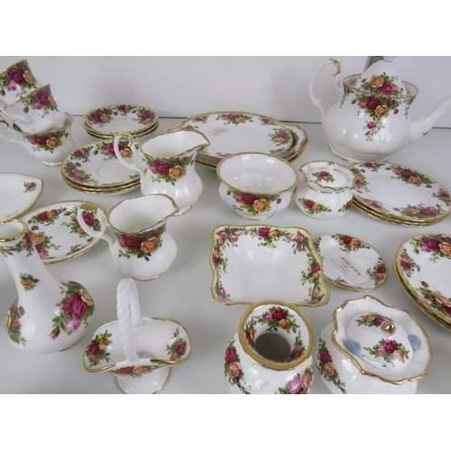 327 - 24 PIECE ROYAL ALBERT OLD COUNTRY ROSES CHINA TEA SET - TO INCLUDE 17 TRINKETS, 6 SIDE PLATES, CUPS ... 