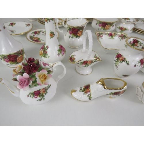 327 - 24 PIECE ROYAL ALBERT OLD COUNTRY ROSES CHINA TEA SET - TO INCLUDE 17 TRINKETS, 6 SIDE PLATES, CUPS ... 