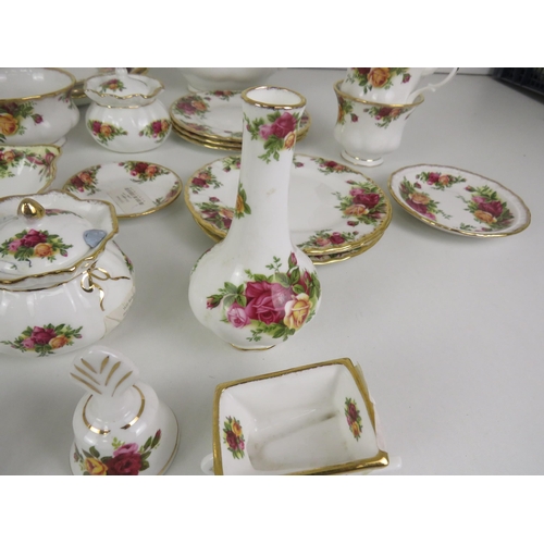 327 - 24 PIECE ROYAL ALBERT OLD COUNTRY ROSES CHINA TEA SET - TO INCLUDE 17 TRINKETS, 6 SIDE PLATES, CUPS ... 