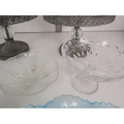 328 - JOB LOT OF GLASSWARE TO INCLUDE CAKE STAND, SWEET DISHES ETC