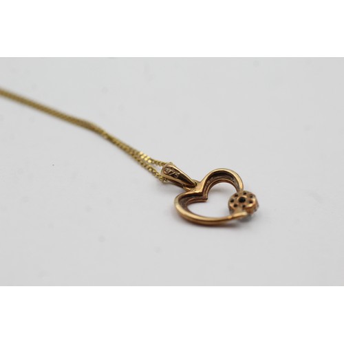 400 - 9ct gold diamond heart pendant on chain (1.3g)