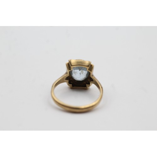 464 - 9ct gold vintage blue topaz statement ring (3g)- SIZE L