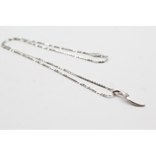 470 - 9ct white gold diamond twist pendant on chain (3.3g)