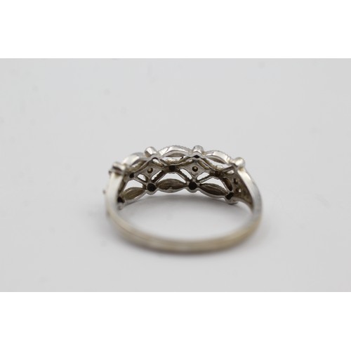 476 - 9ct white gold diamond ornate openwork ring (1.6g)- SIZE M