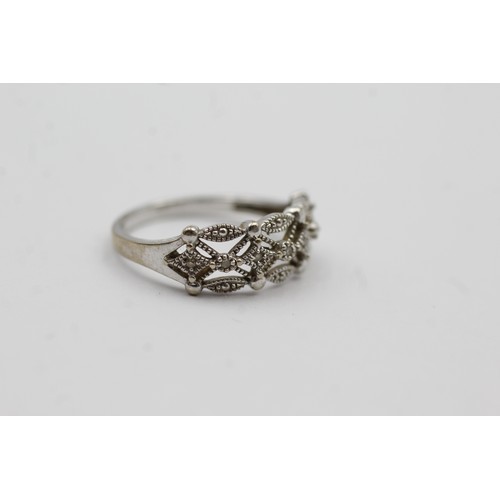 476 - 9ct white gold diamond ornate openwork ring (1.6g)- SIZE M