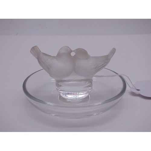 90 - LALIQUE SIGNED FROSTED CRYSTAL GLASS PAIR OF BIRDS/DOVES PIN DISH 9.5cms DIAMETER x 6cms HEIGHT