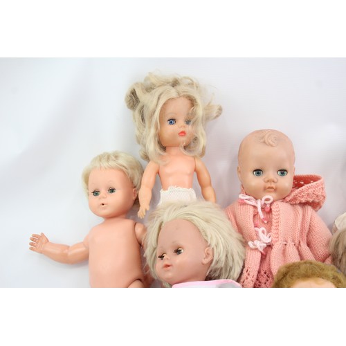 495 - 7 x Assorted Vintage BABY DOLLS Inc Clothing, Toddler Etc