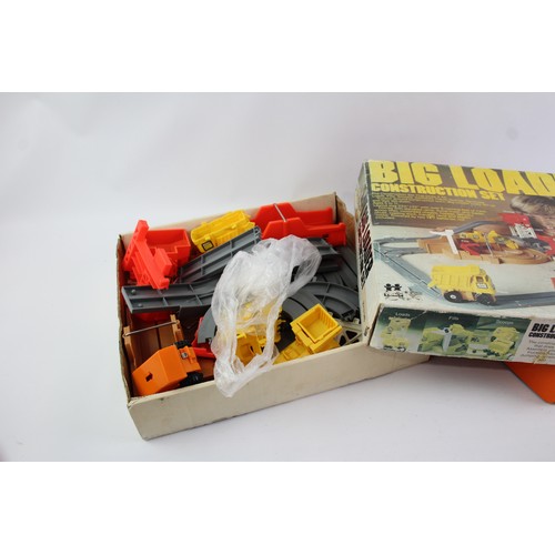 509 - 2 x Vintage CONSTRUCTION Toys Inc Palitoy Big Loader Construction Set