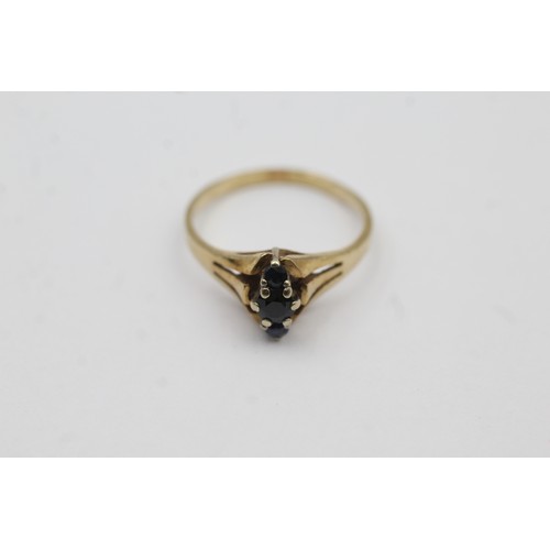 510 - 9ct gold sapphire trilogy ring (2.1g)- SIZE N