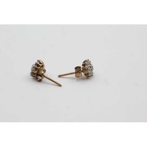 514 - 9ct gold diamond cluster stud earrings (1.1g)