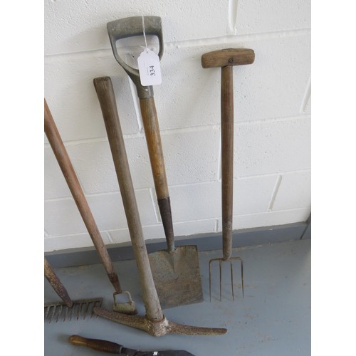 334 - JOBLOT OF GARDEN TOOLS