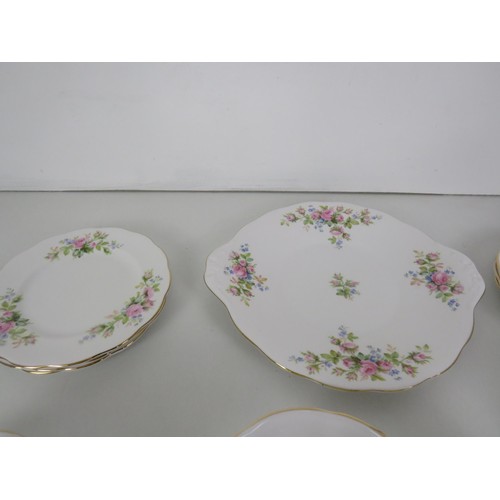 337 - ROYAL ALBERT 21 PIECE TEASET MOSS ROSE PATTERN