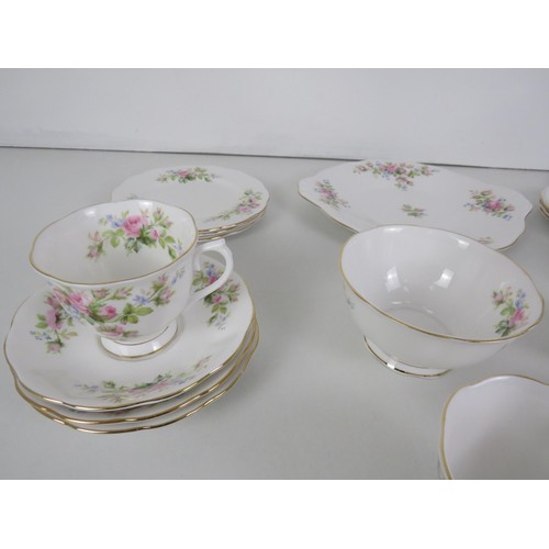 337 - ROYAL ALBERT 21 PIECE TEASET MOSS ROSE PATTERN