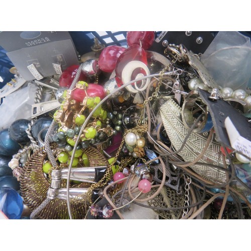 277 - TRAY OF ASSORTED COSTUME JEWELLERY