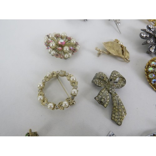 284 - 30 x ASSORTED BROOCHES SPARES/REPAIRS