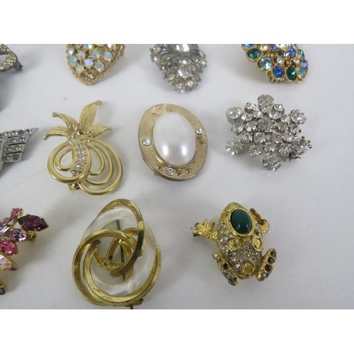 284 - 30 x ASSORTED BROOCHES SPARES/REPAIRS