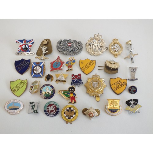 67 - 30 VARIOUS BADGES, ROBERTSONS, BUTLINS, SPEEDWAY ETC