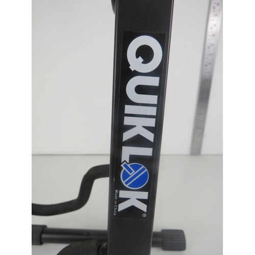 303 - QUICKLOK GUITAR STAND