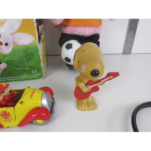 140 - DURACELL FOOTBALL BUNNY, FIREMAN CAR, SNOOPY DRUM PLAYER AND SNOOPY GUITAR PLAYER