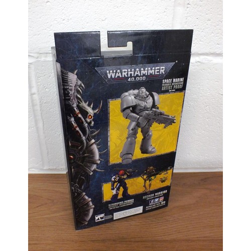 40 - 2 x WARHAMMER FIGURES - SPACE MARINE & BATTLE SISTER