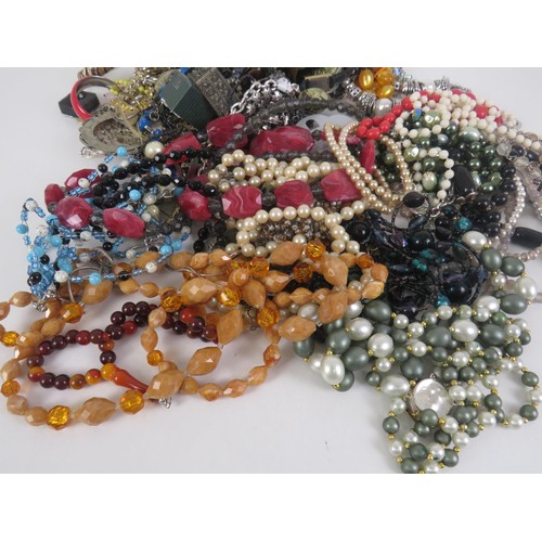 152 - BAG OF COSTUME JEWELLERY