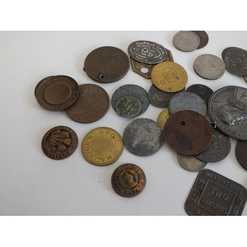 80 - MISCELLANEOUS LOT INCLUDING 1794 HALFPENNY TOKEN (50 ITEMS IN TOTAL)