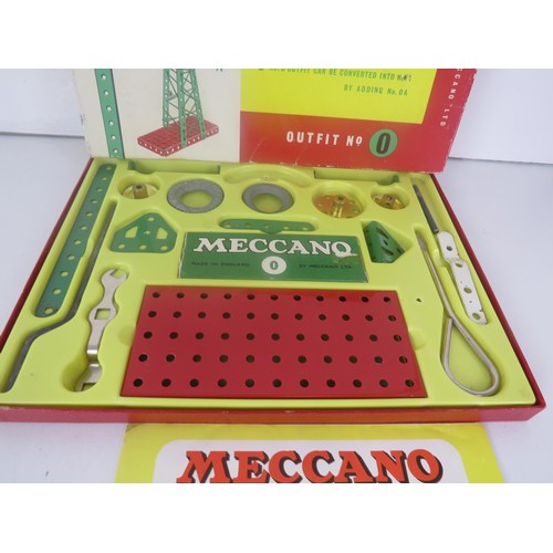 211 - MECCANO OUTFIT No 0 CRANE MODEL SET