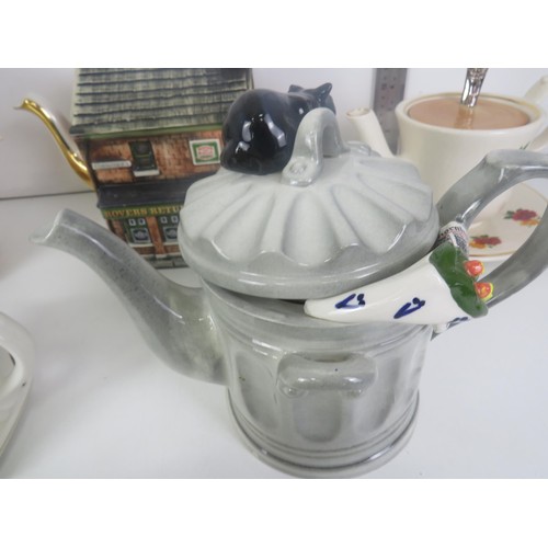 181 - SIX COLLECTABLE NOVELTY TEAPOTS INCLUDES SADLER