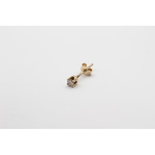 410 - 9ct Gold Diamond Stud Earrings (0.3g)