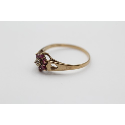 418 - 9ct Gold Diamond & Ruby Floral Cluster Ring (1.1g) - Size O