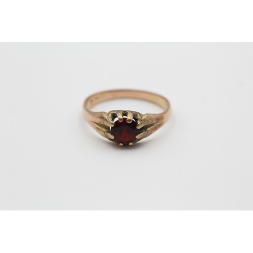 420 - 9ct Gold Vintage Garnet Buttercup Setting Ring (3g) - Size S