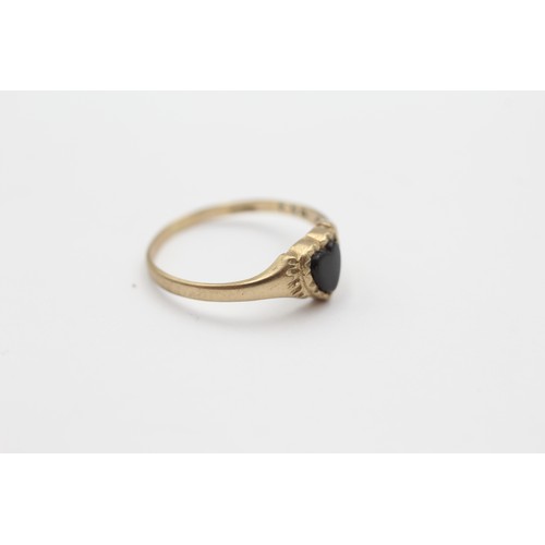 438 - 9ct Gold Onyx Heart Fine Solitaire Ring (1g) - Size M