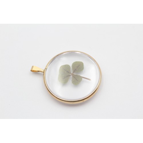 486 - 9ct Gold Four Leaf Clover Encased Round Pendant (2.6g)