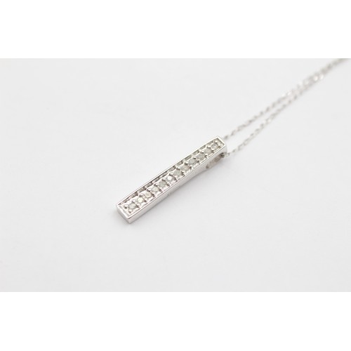 510 - 9ct White Gold Diamond Paved Trapezoid Bar Pendant Necklace (1.5g)