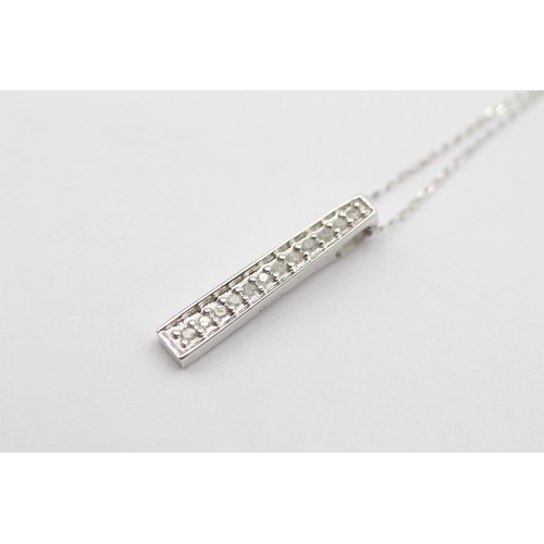 510 - 9ct White Gold Diamond Paved Trapezoid Bar Pendant Necklace (1.5g)