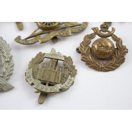 515 - 10 x Military Cap Badges Inc London Scottish, Essex Regt, HLI, Etc