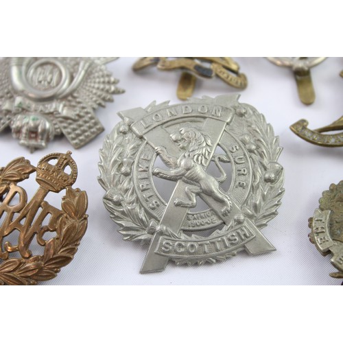 515 - 10 x Military Cap Badges Inc London Scottish, Essex Regt, HLI, Etc