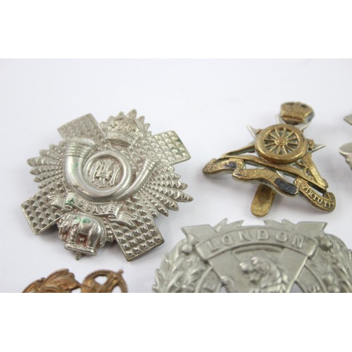 515 - 10 x Military Cap Badges Inc London Scottish, Essex Regt, HLI, Etc