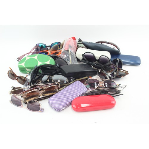 555 - Joblot of Assorted Sunglasses includes Branded