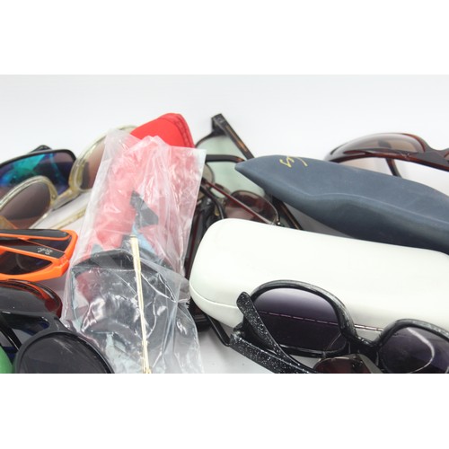 555 - Joblot of Assorted Sunglasses includes Branded